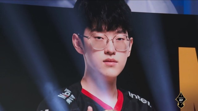 鹈鹕36分大胜打爆勇士库里13中4连连摇头锡安