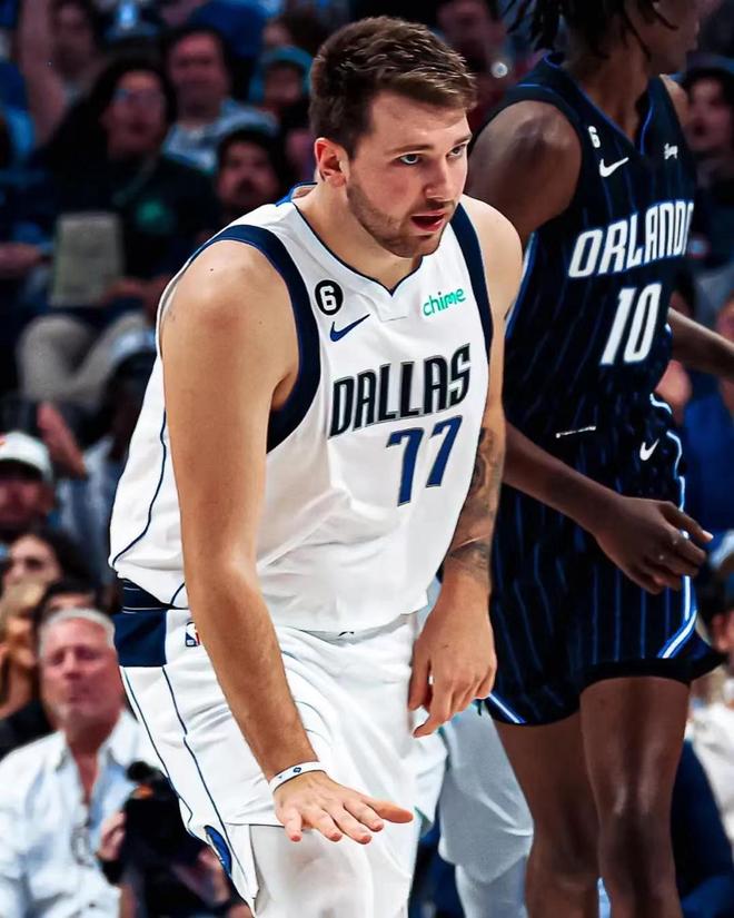 崭露头角的 崭露头角的