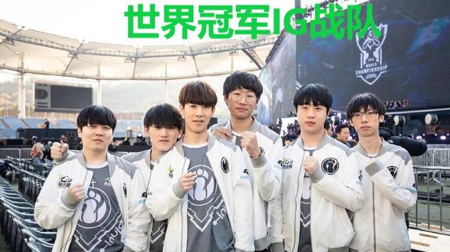 的带领下 的带领下